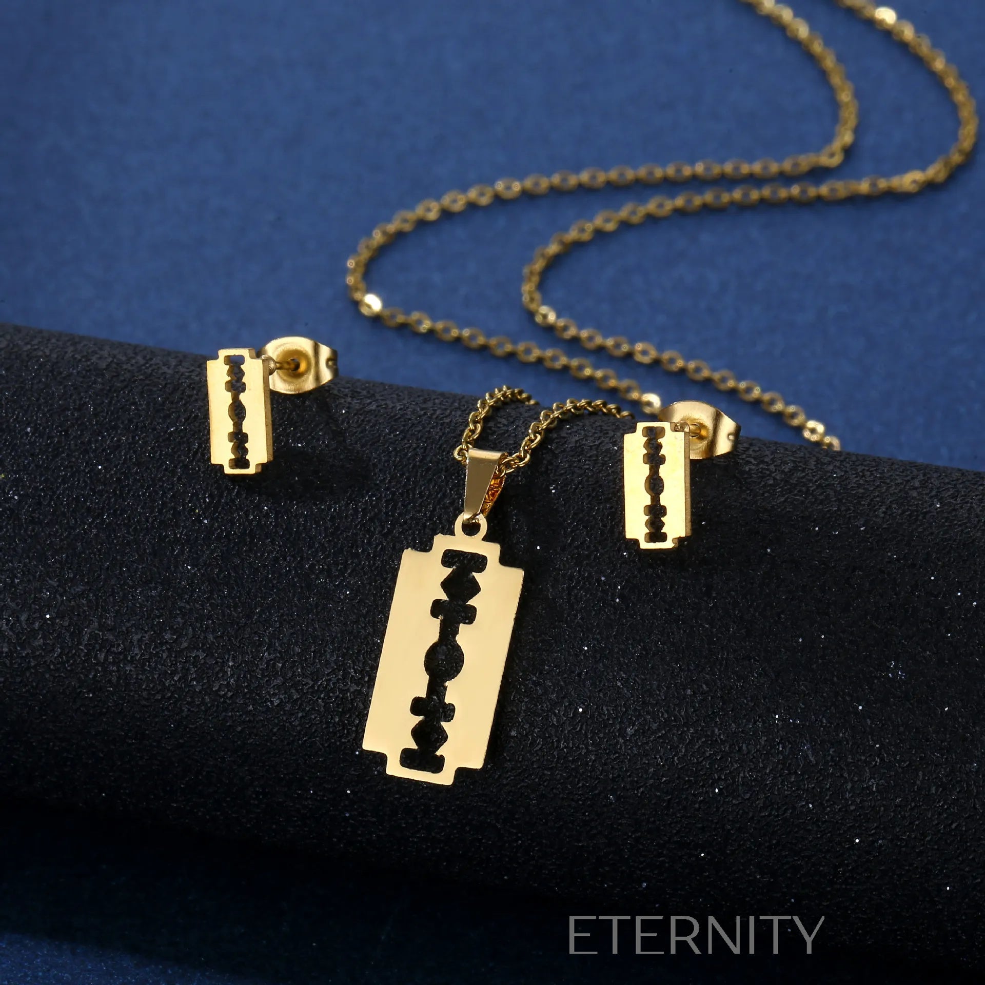 Sets Identity de Collar y Zarcillos en Acero Dorado  Set Dorado Unica Acero Inoxidable  ETERNITY
