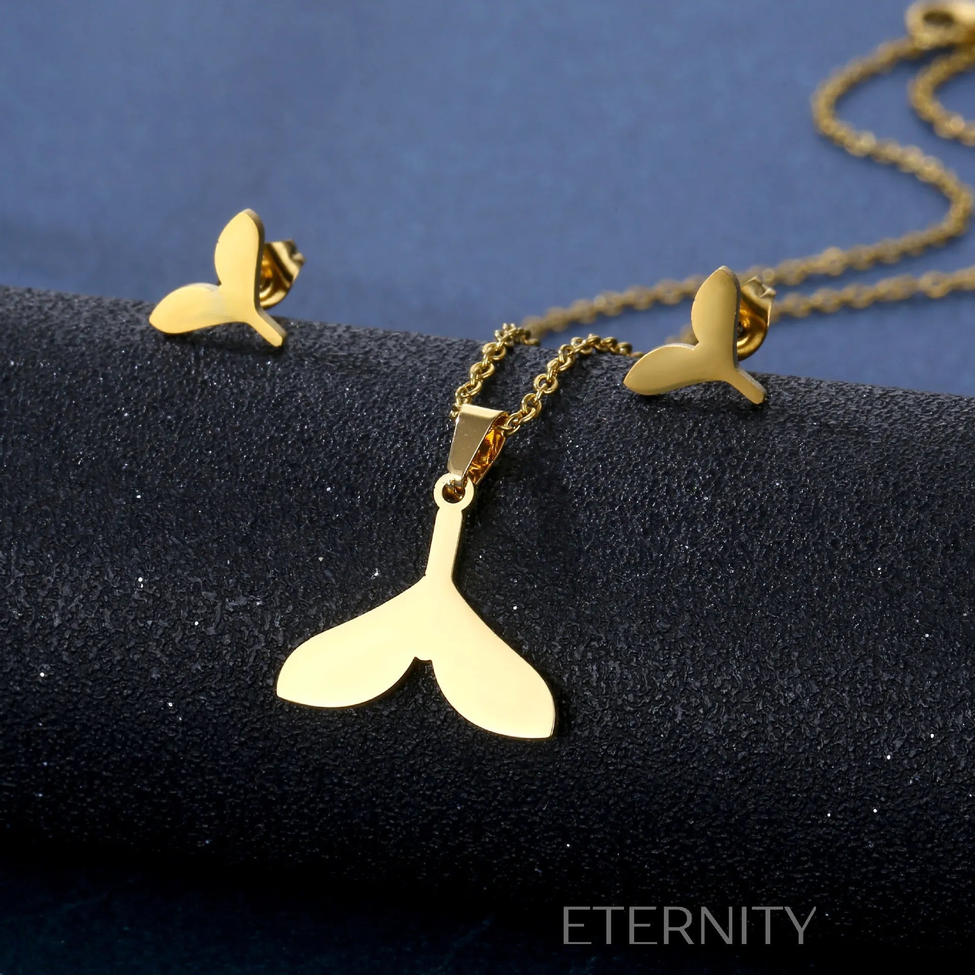 Sets Identity de Collar y Zarcillos en Acero Dorado  Set Dorado Unica Acero Inoxidable  ETERNITY
