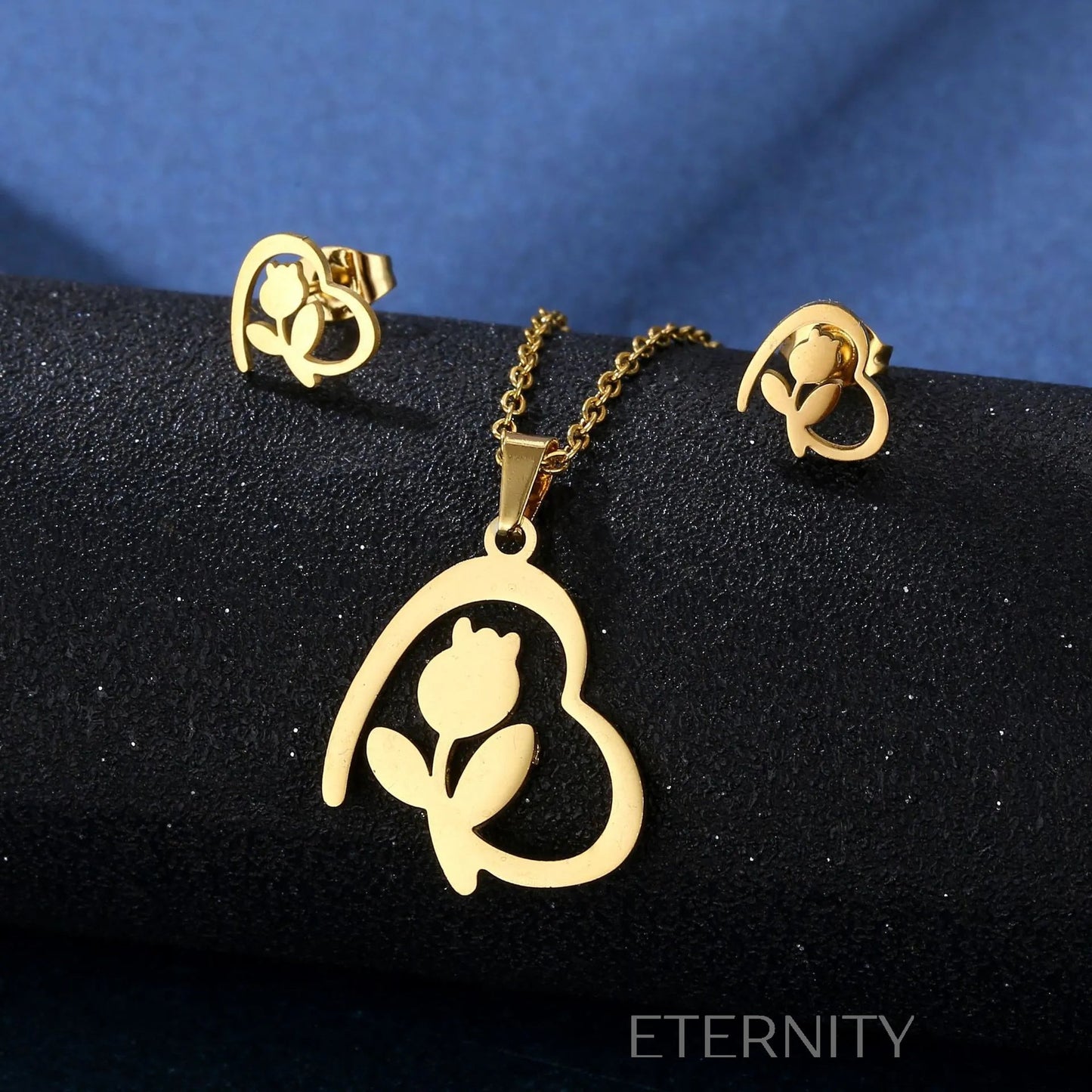 Sets Identity de Collar y Zarcillos en Acero Dorado  Set Dorado Unica Acero Inoxidable  ETERNITY