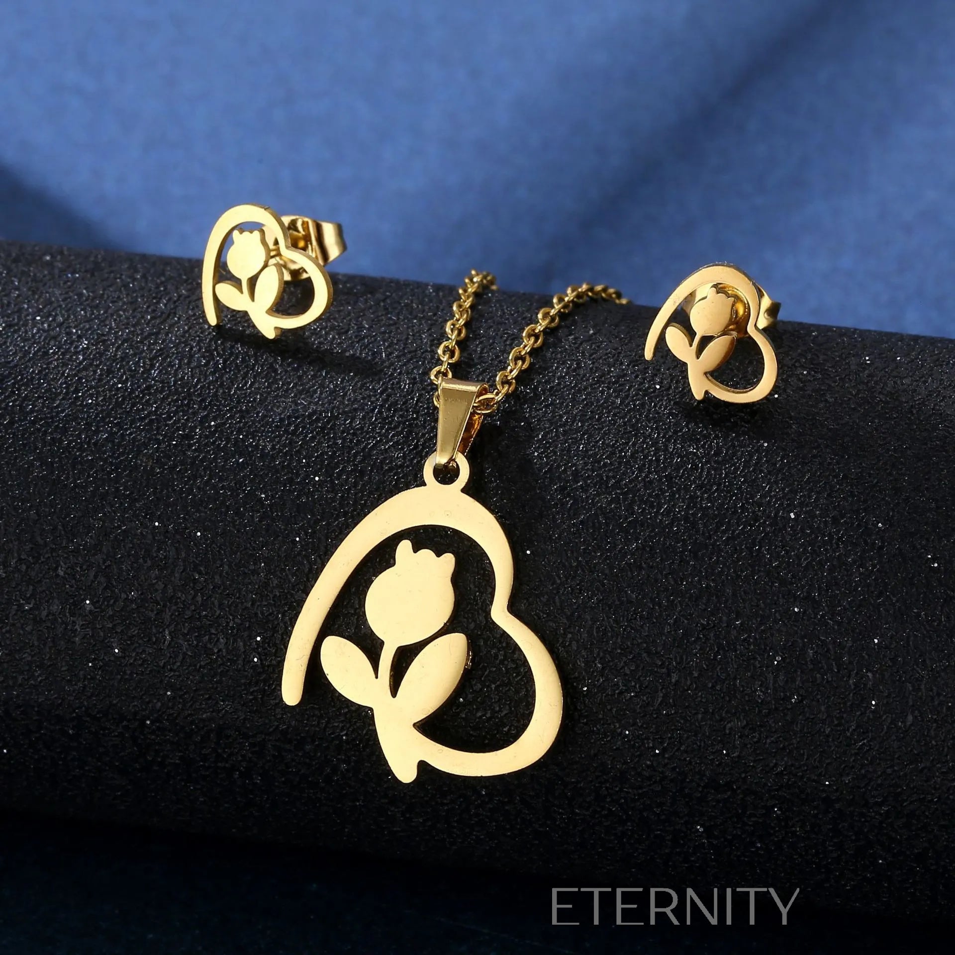Sets Identity de Collar y Zarcillos en Acero Dorado  Set Dorado Unica Acero Inoxidable  ETERNITY