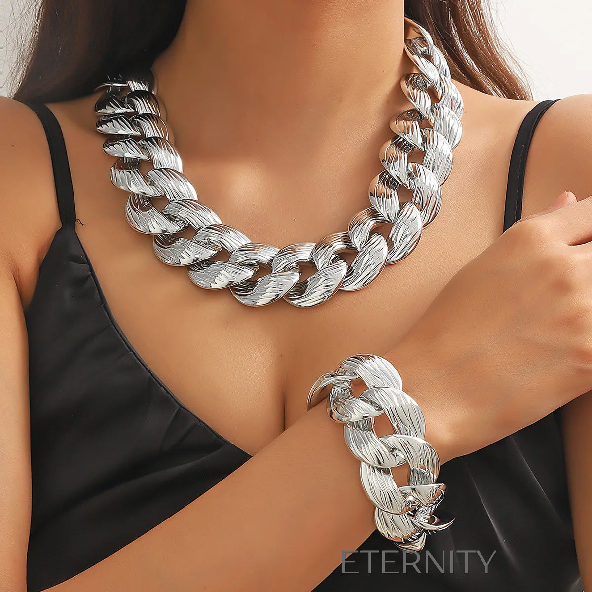 Conjunto de Collar y Brazalete de Eslabones Gruesos con Textura Acanalada  Set Dorado Unica Acero Inoxidable  ETERNITY