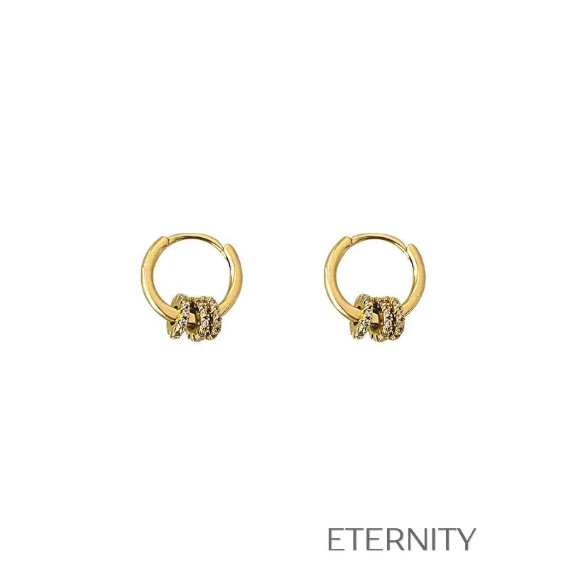 Zarcillos Huggie Trinity Sparkle con Micro Circonias  Zarcillos Dorado Unica Acero Inoxidable  ETERNITY