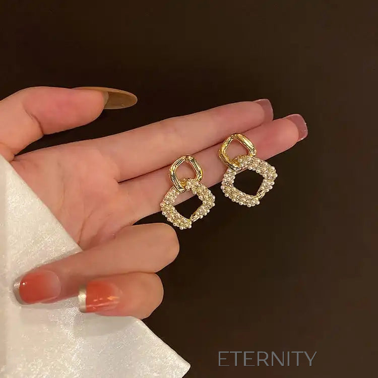 Zarcillos Nacre Luxe de Eslabón y Perlas  Zarcillos Dorado Unica Acero Inoxidable  ETERNITY
