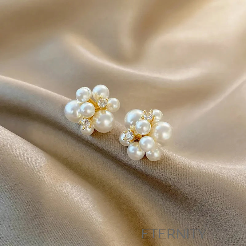 Aretes dorados con racimo de perlas y cristales elegantes Zarcillos Perla Unica Acero Inoxidable  ETERNITY