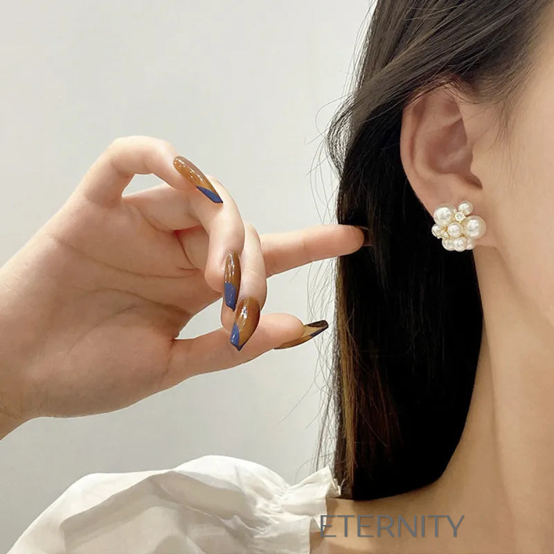 Aretes dorados con racimo de perlas y cristales elegantes Zarcillos Perla Unica Acero Inoxidable  ETERNITY