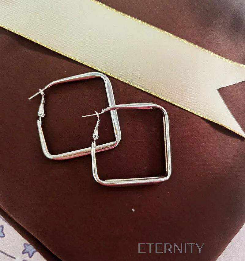 Zarcillos de Aro Cuadrados con Acabado Mate y Diseño Minimalista  Zarcillos Dorado Unica Acero Inoxidable  ETERNITY