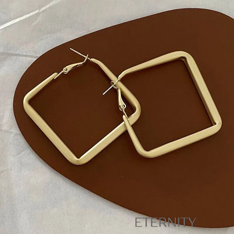 Zarcillos de Aro Cuadrados con Acabado Mate y Diseño Minimalista  Zarcillos Dorado Unica Acero Inoxidable  ETERNITY