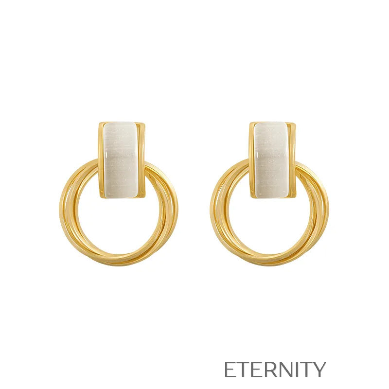 Zarcillos Pearl & Loop con Aros Entrelazados y Detalle en Marfil  Zarcillos Dorado Unica Acero Inoxidable  ETERNITY