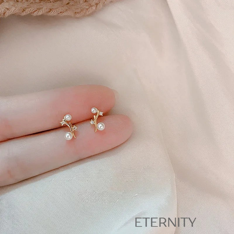 Zarcillos de Aro Golden Rose con Detalle de Rosa Central y Tallo Texturizado  Zarcillos Dorado Unica Acero Inoxidable  ETERNITY