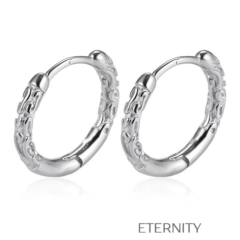 Pendientes de Aro Tipo Huggie con Grabado de Dragón en Relieve. Zarcillos Negro Unica Acero Inoxidable  ETERNITY