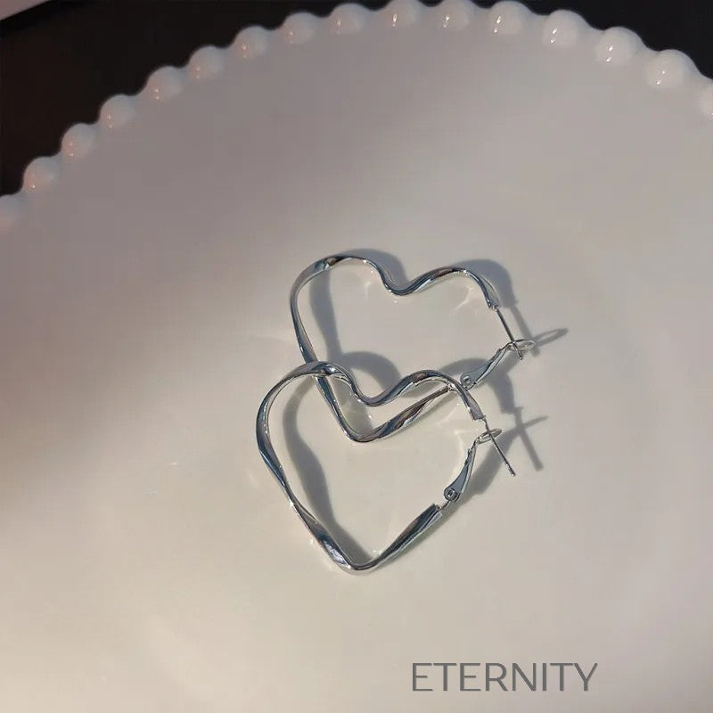Zarcillos Infinite Love de Corazón Escultural  Zarcillos Plateado Unica Acero Inoxidable  ETERNITY
