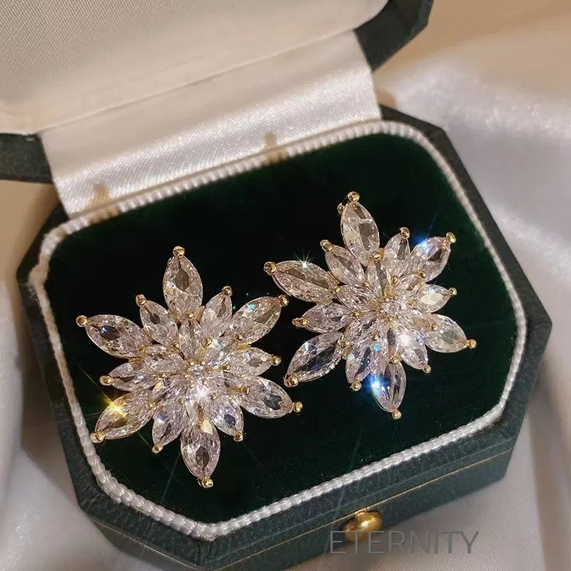 Zarcillos Starlight Blossom de Cristales Marquise  Zarcillos Dorado Unica Acero Inoxidable  ETERNITY