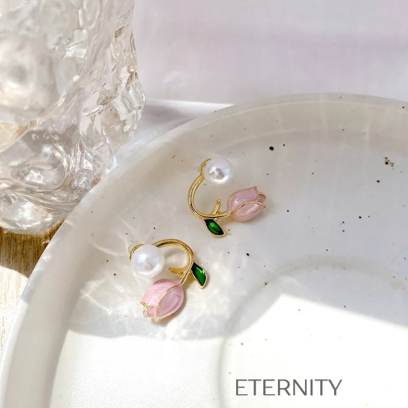 Zarcillos Pink Tulip con Perla y Detalles en Oro  Zarcillos Dorado Unica Acero Inoxidable  ETERNITY