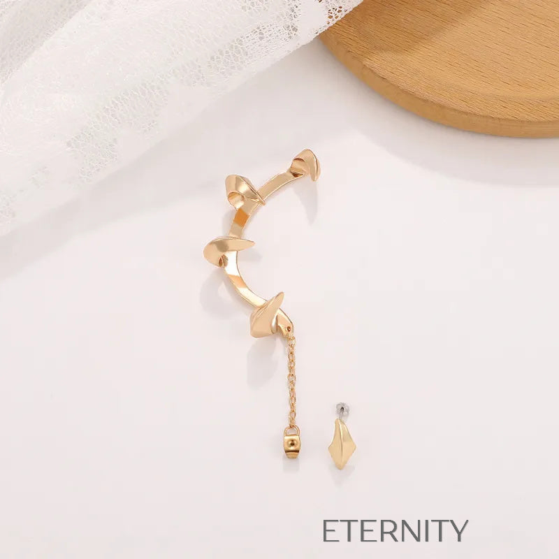 Ear cuff dorado con diseño artístico y arete geométrico Zarcillos Dorado Unica Acero Inoxidable  ETERNITY