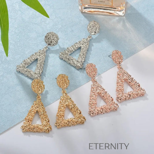 Zarcillos Colgantes de Triángulo con Textura Rugosa  Zarcillos Dorado Unica Acero Inoxidable  ETERNITY
