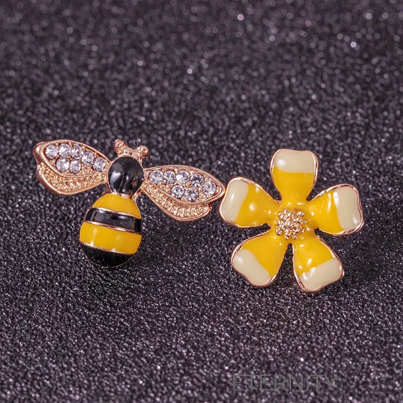 Zarcillos Asimétricos Sweet Garden Abeja y Flor  Zarcillos Amarillo Unica Acero Inoxidable  ETERNITY