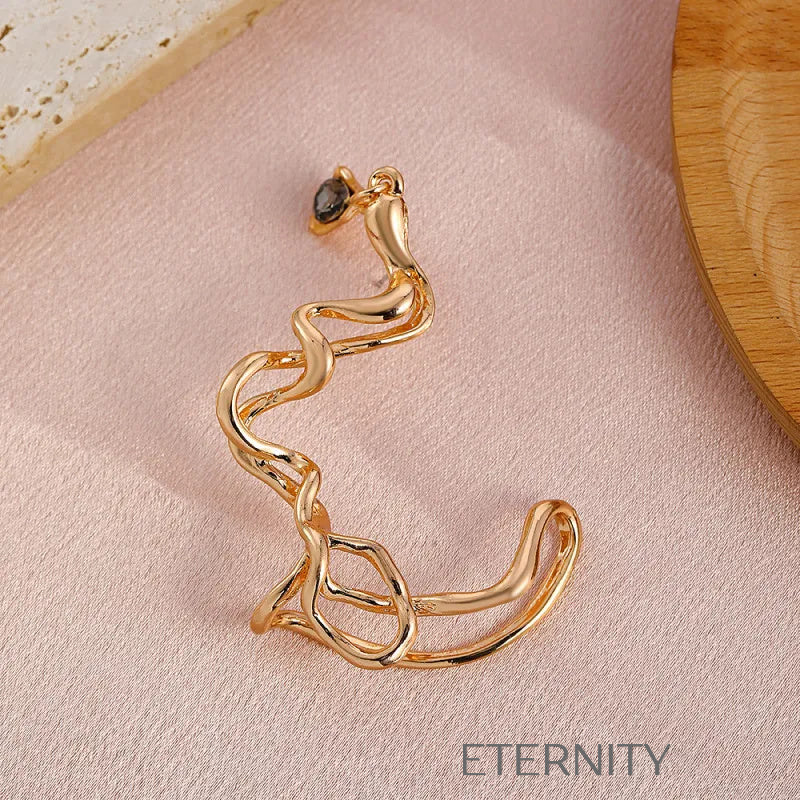 Ear Cuff Liquid Aura Vanguardista  Zarcillos Dorado Unica Acero Inoxidable  ETERNITY