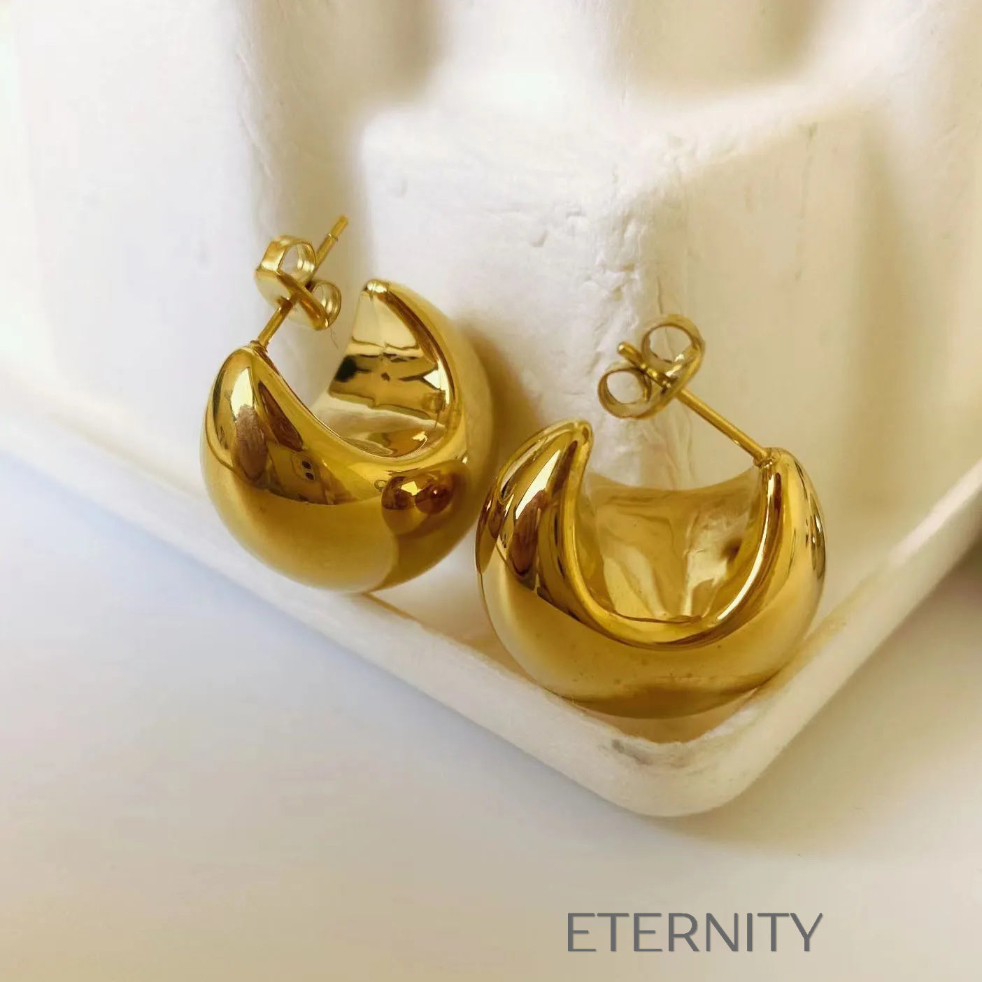 Zarcillos de Aro Ethereal Crescent con Diseño de Gota Gruesa y Acabado Espejo  Zarcillos Dorado Unica Acero Inoxidable  ETERNITY