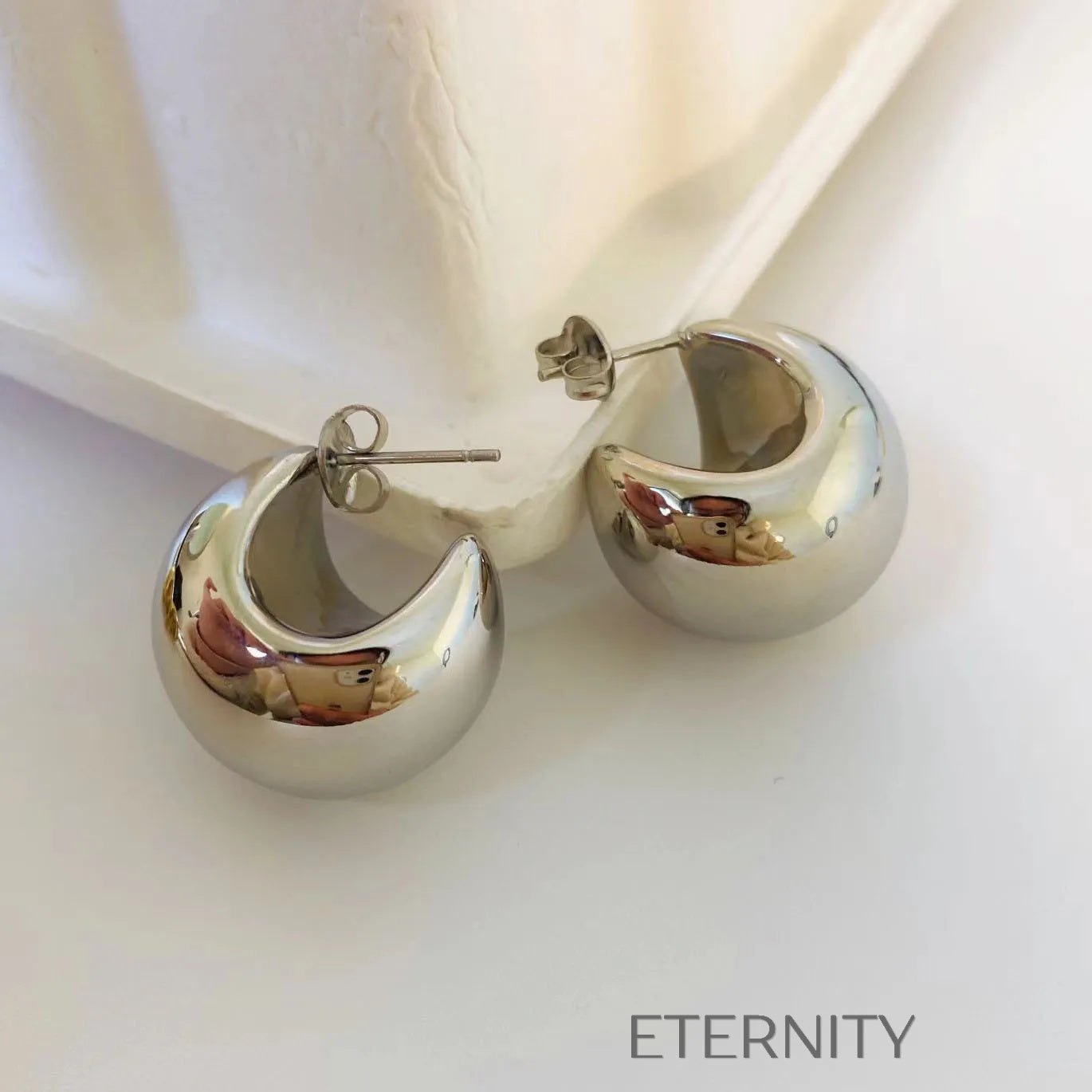 Zarcillos de Aro Ethereal Crescent con Diseño de Gota Gruesa y Acabado Espejo  Zarcillos Dorado Unica Acero Inoxidable  ETERNITY