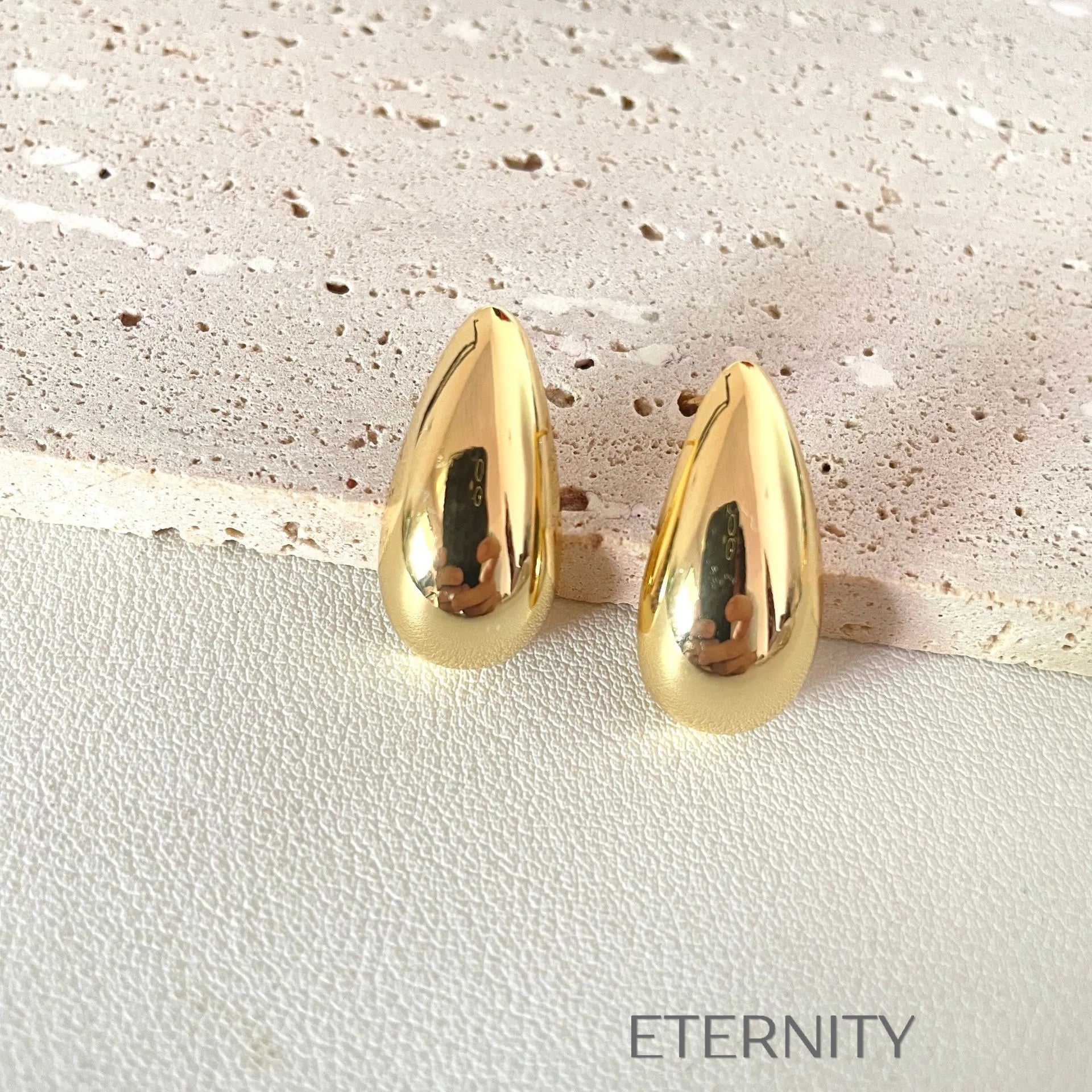 Zarcillos de Botón Luminous Teardrop con Diseño de Gota Escultural  Zarcillos Dorado Unica Acero Inoxidable  ETERNITY