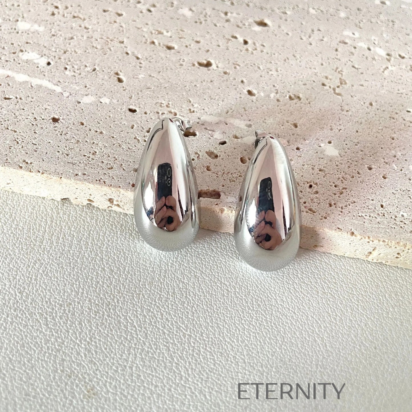Zarcillos de Botón Luminous Teardrop con Diseño de Gota Escultural  Zarcillos Dorado Unica Acero Inoxidable  ETERNITY