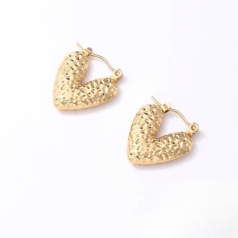 Zarcillos de Aro Heart Hoops en Forma de V con Textura Martillada y Lisa  Zarcillos Dorado Unica Acero Inoxidable  ETERNITY