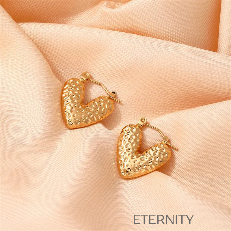 Zarcillos de Aro Heart Hoops en Forma de V con Textura Martillada y Lisa  Zarcillos Dorado Unica Acero Inoxidable  ETERNITY