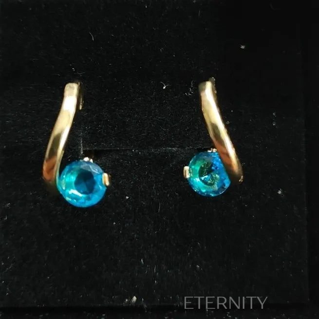 Zarcillos Solitaire Aura de Aro Estilizado con Cristal Central en Oro y Plata  Zarcillos Dorado Unica Acero Inoxidable  ETERNITY
