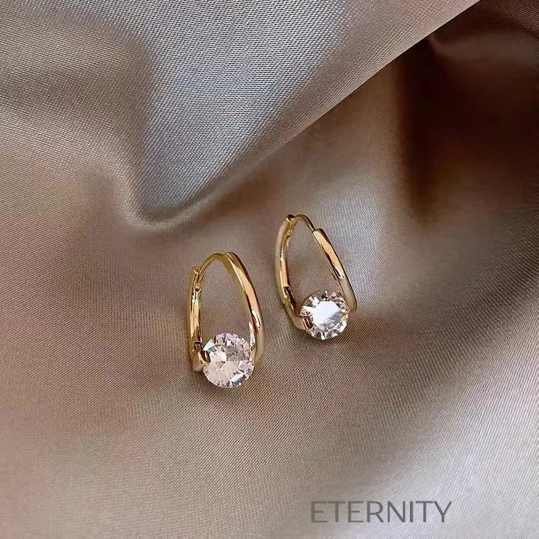Zarcillos Solitaire Aura de Aro Estilizado con Cristal Central en Oro y Plata  Zarcillos Dorado Unica Acero Inoxidable  ETERNITY