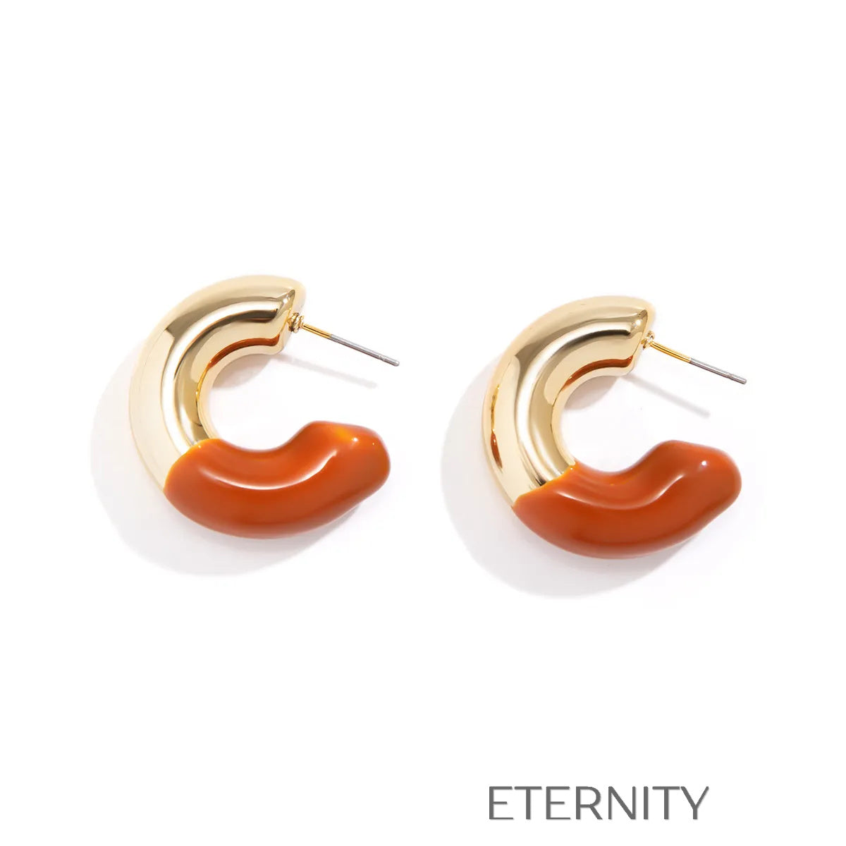 Zarcillos de Aro Chromatic Crescent en Oro y Esmalte Rojo Vibrante  Zarcillos Rojo Unica Acero Inoxidable  ETERNITY