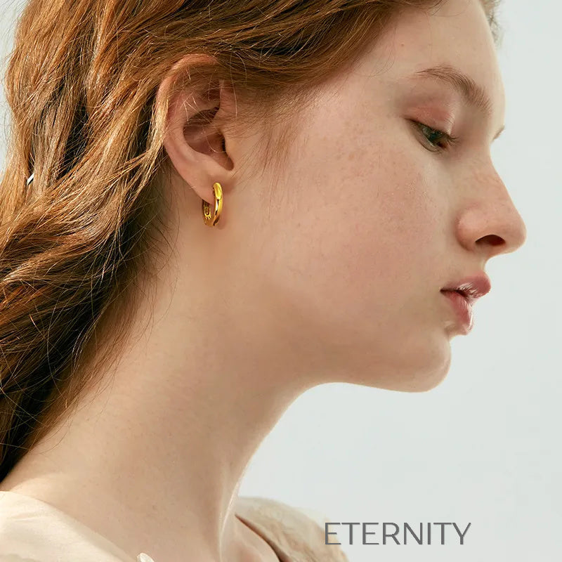 Aros Essential Minimalistas  Zarcillos Dorado Unica Acero Inoxidable  ETERNITY