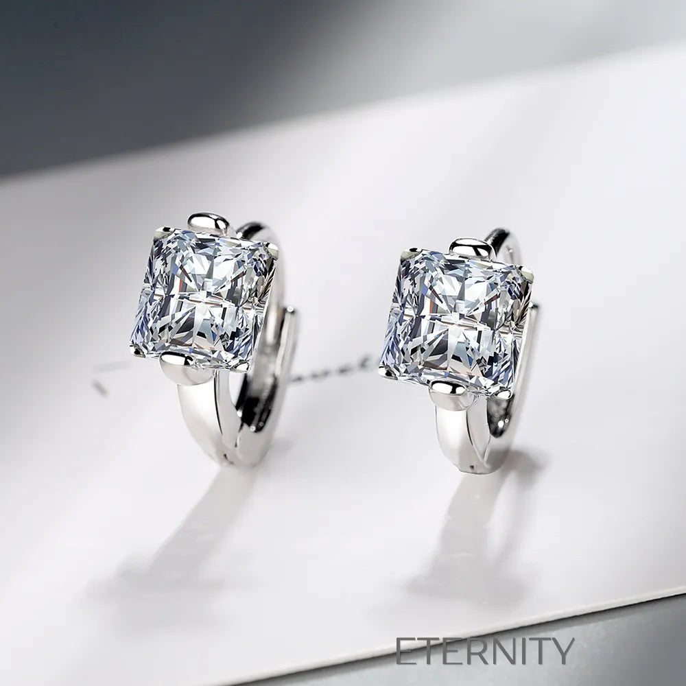 Zarcillos de Aro Radiant Square con Cristales de Corte Princesa  Zarcillos Dorado Unica Acero Inoxidable  ETERNITY