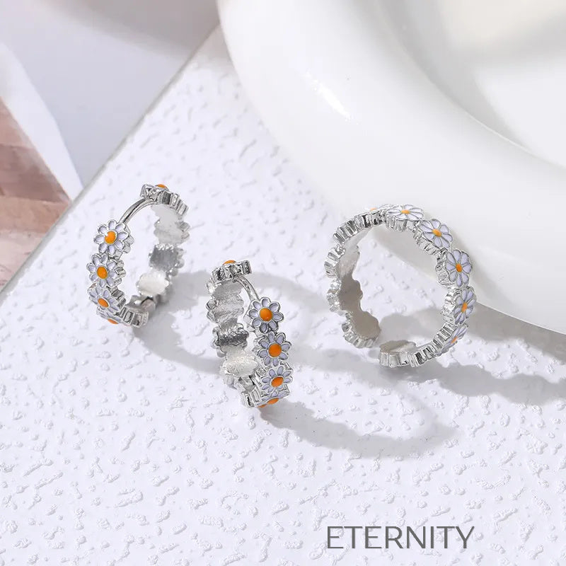 Zarcillos de Aro Tipo Huggie Eternal Daisy con Flores de Esmalte  Zarcillos Dorado Unica Acero Inoxidable  ETERNITY