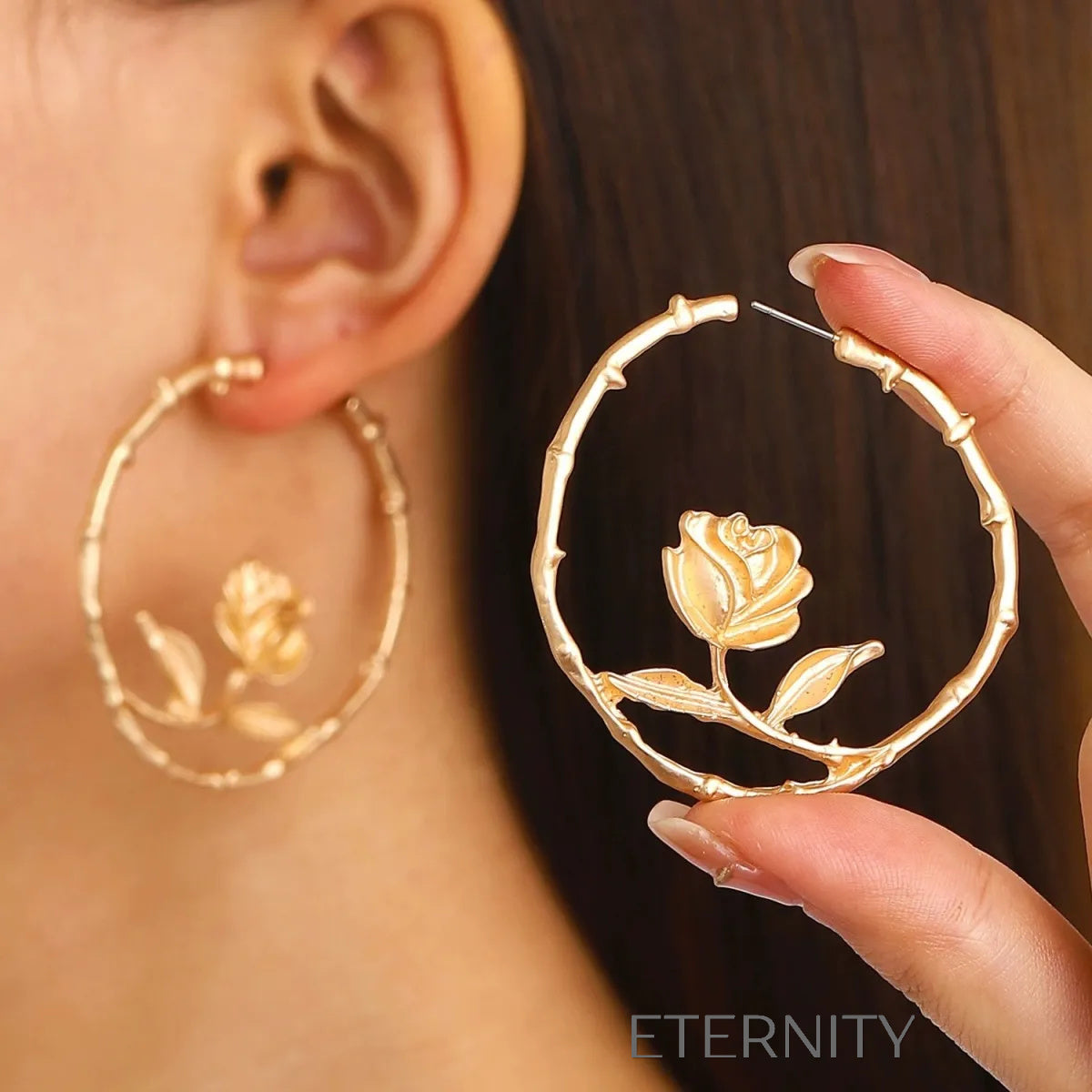 Zarcillos de Aro Ethereal Rose con Diseño Botánico y Silueta de Rosa  Zarcillos Dorado Unica Acero Inoxidable  ETERNITY