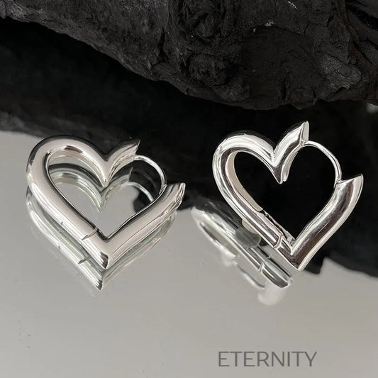 Zarcillos de Aro Infinite Love con Silueta de Corazón Minimalista  Zarcillos Plateado Unica Acero Inoxidable  ETERNITY