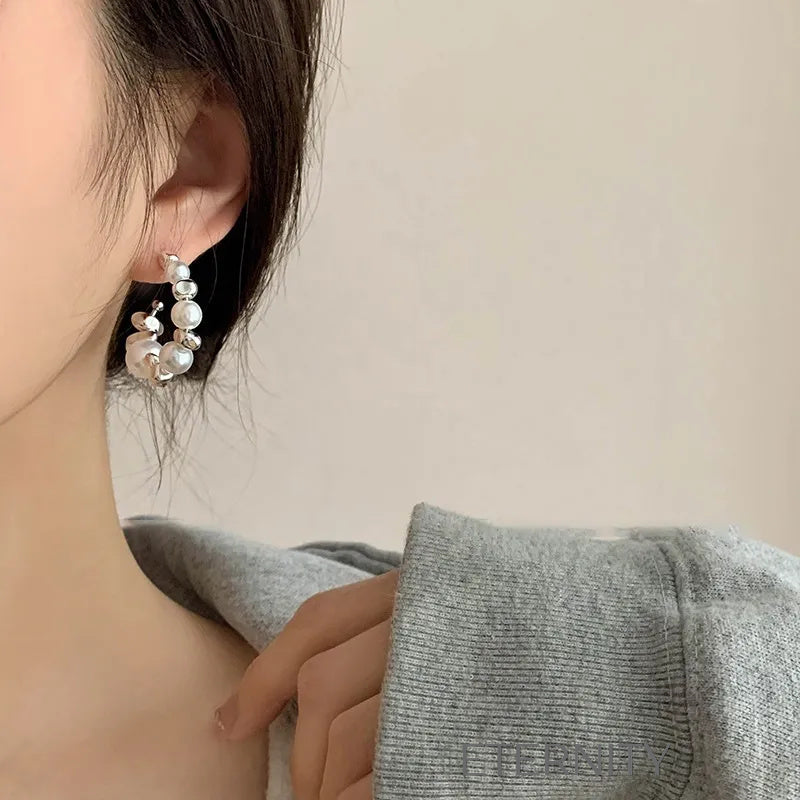 Zarcillos de Aro Eternal Pearl con Perlas Irregulares y Acentos Plateados  Zarcillos Perla Unica Acero Inoxidable  ETERNITY