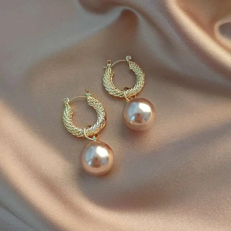 Argollas "Graceful Pearl" ETERNITY - Baño de Oro y Perla Pendiente