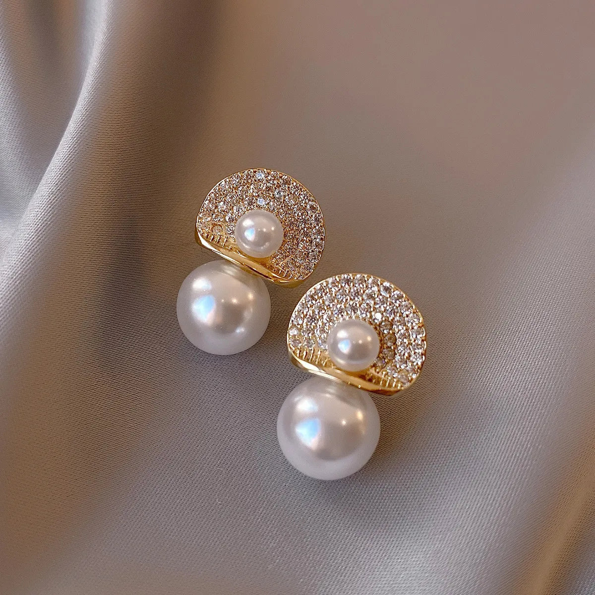 Argollas "Graceful Pearl" ETERNITY - Baño de Oro y Perla Pendiente