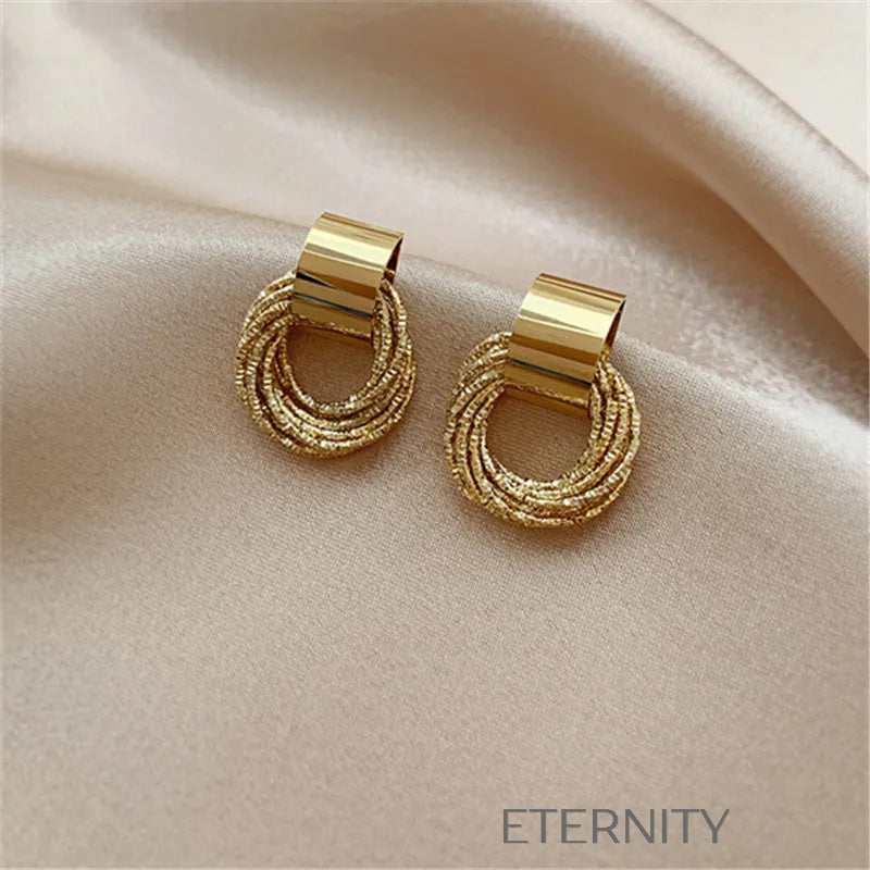 Zarcillos de Botón Golden Loop con Diseño Entrelazado en Oro y Plata  Zarcillos Dorado Unica Acero Inoxidable  ETERNITY