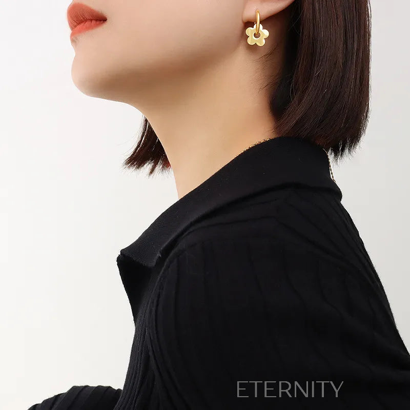 Mini Argollas con Dije de Flor en Oro y Plata  Zarcillos Dorado Unica Acero Inoxidable  ETERNITY