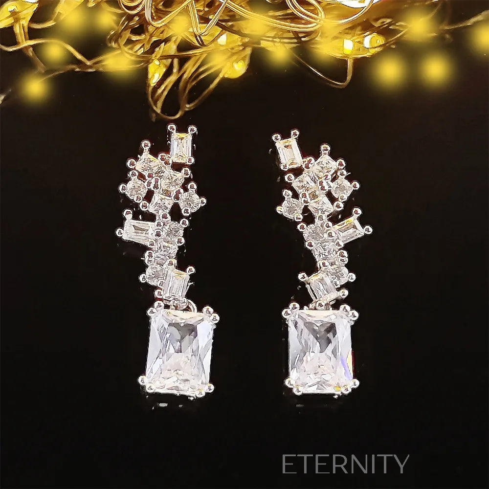 Zarcillos Radiant Droplets con Cristales Baguette  Zarcillos Diamante Unica Acero Inoxidable  ETERNITY