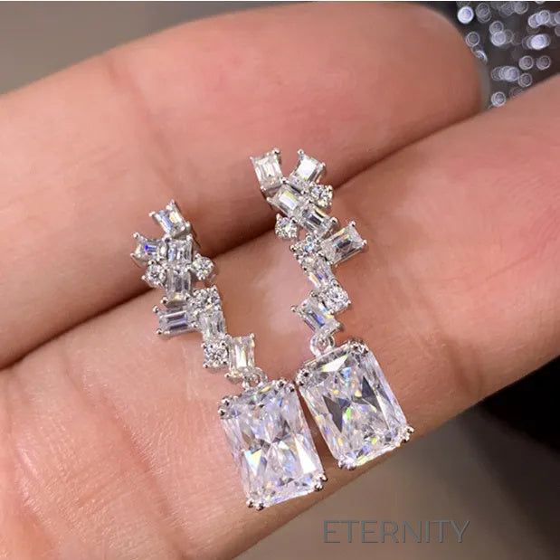 Zarcillos Radiant Droplets con Cristales Baguette  Zarcillos Diamante Unica Acero Inoxidable  ETERNITY