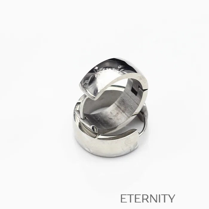 Zarcillos Essential Huggie de Banda Ancha en Acero  Zarcillos Negro Unica Acero Inoxidable  ETERNITY