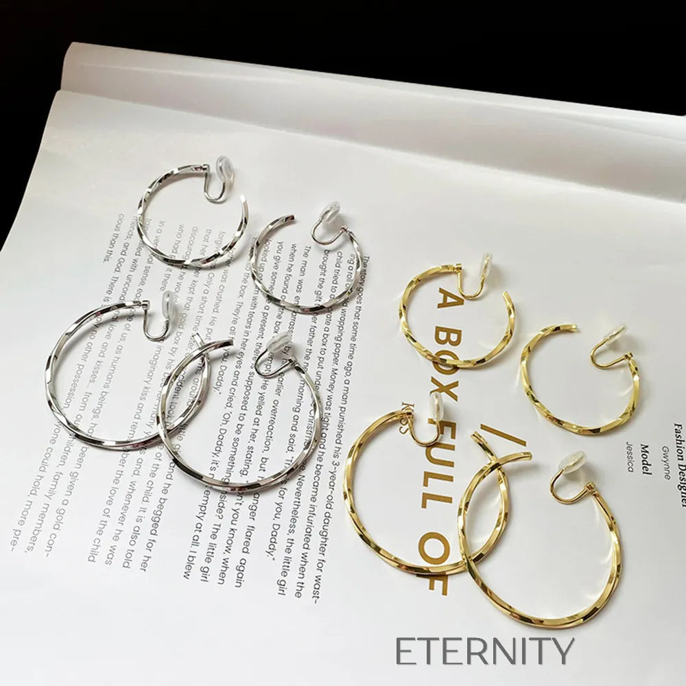Aretes dorados y plateados con diseño moderno y elegante Zarcillos Dorado 40mm Acero Inoxidable  ETERNITY