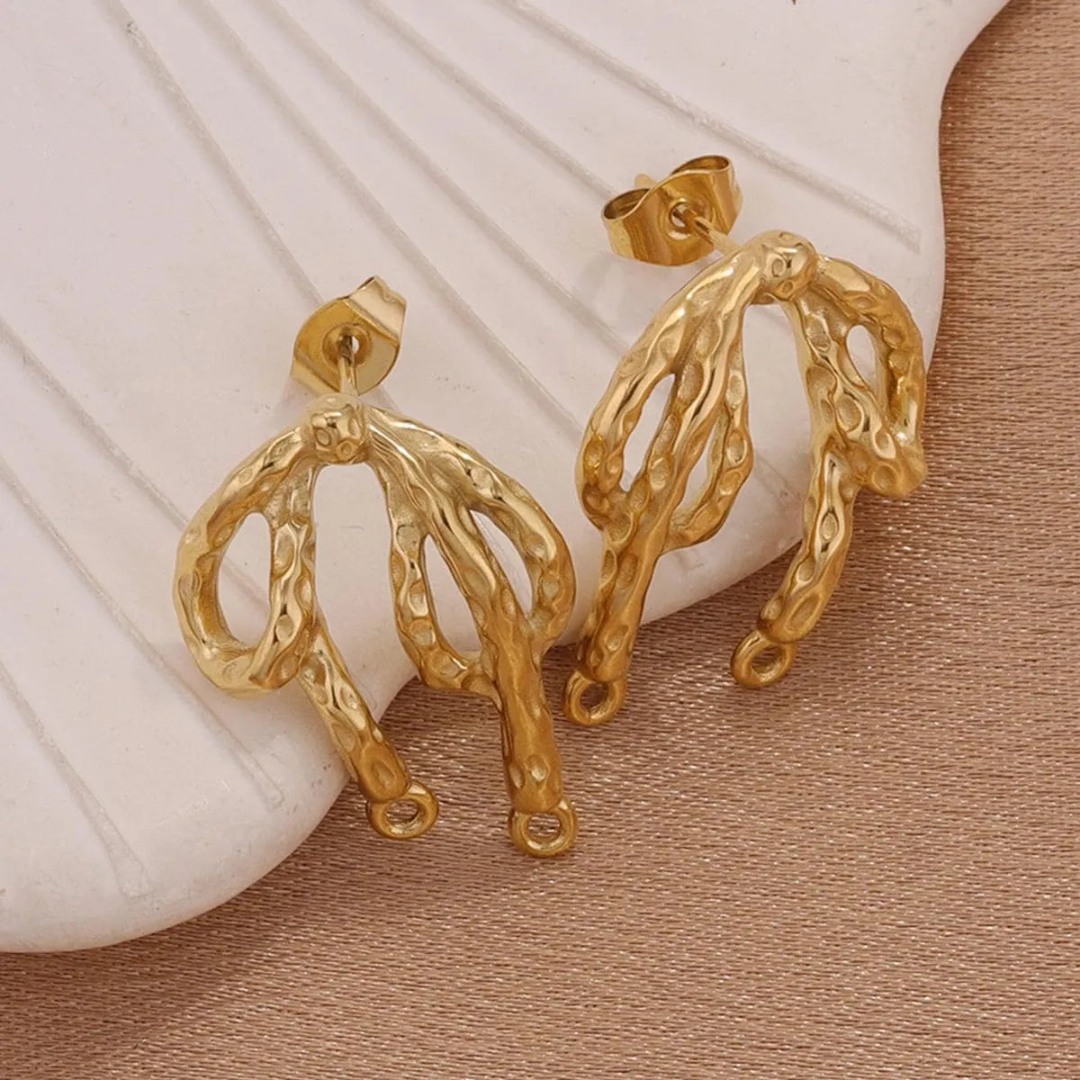 Zarcillos "Golden Bow" ETERNITY - Lazo Esculpido Martillado