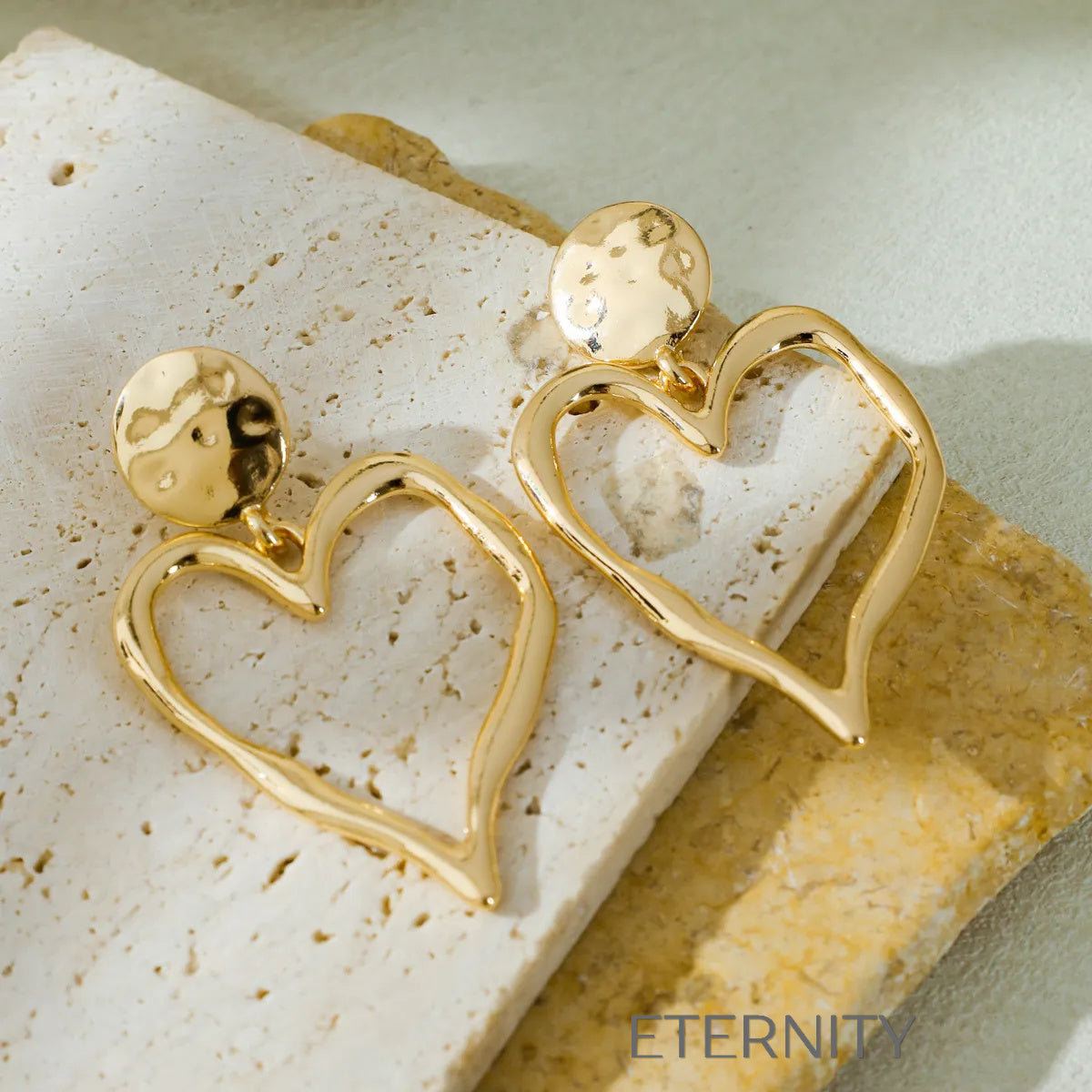 Zarcillos de Corazón Grande con Textura Martillada  Zarcillos Dorado Unica Acero Inoxidable  ETERNITY