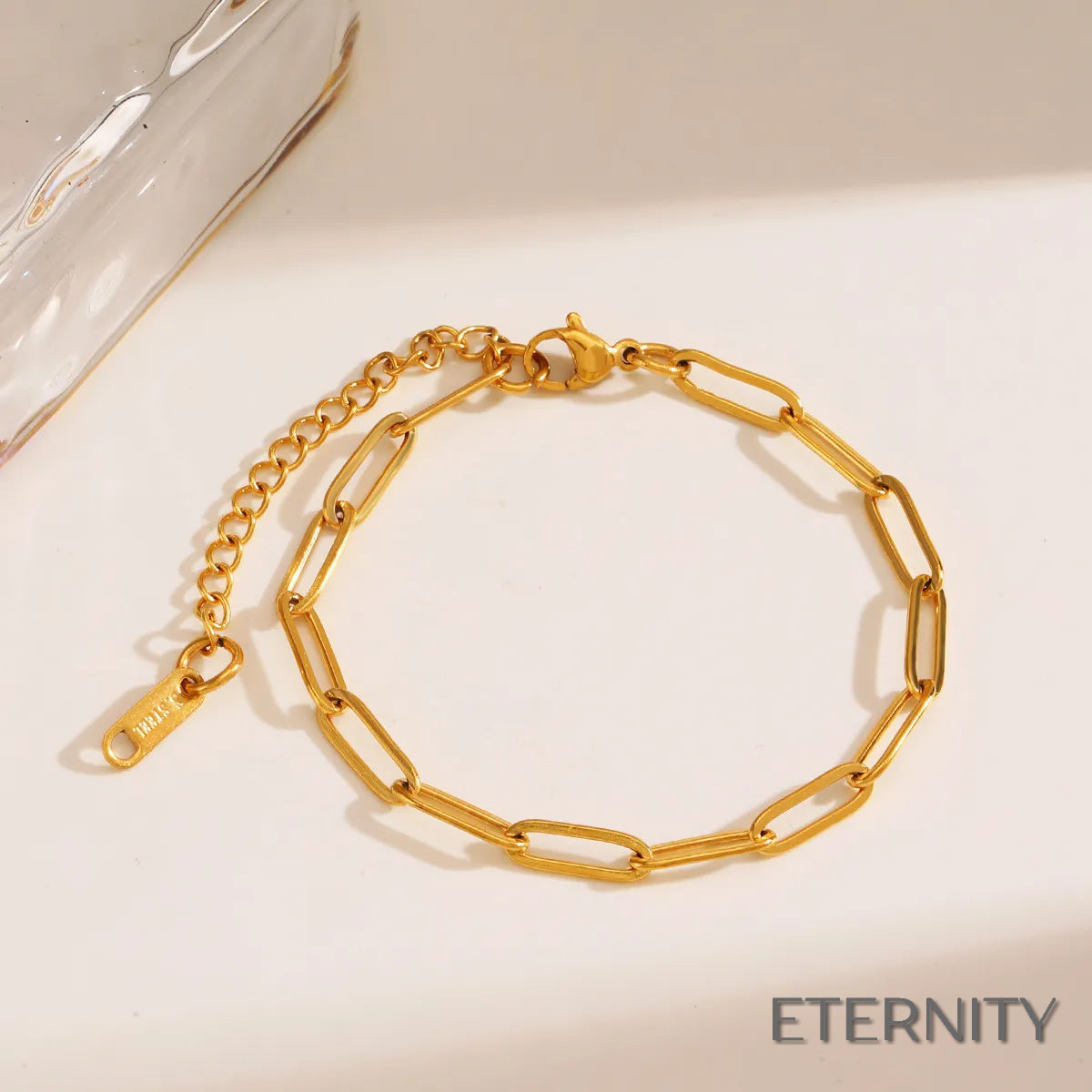 Pulsera de Mujer: Cadena Dorada con Eslabones Modernos - ETERNITY