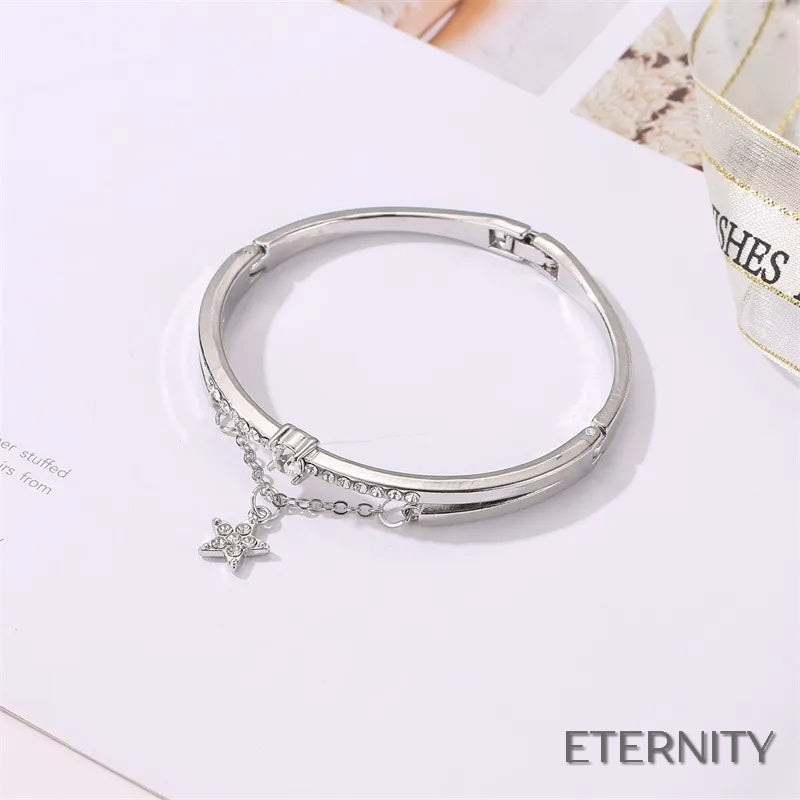 Pulsera Femenina Delicada con Hilera de Cristales y Dije de Estrella - ETERNITY