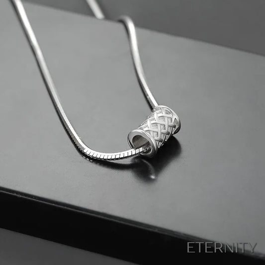 Cadena Plateada para Hombre con Cadena Snake Bone y Dije Cilíndrico Trenzado - ETERNITY