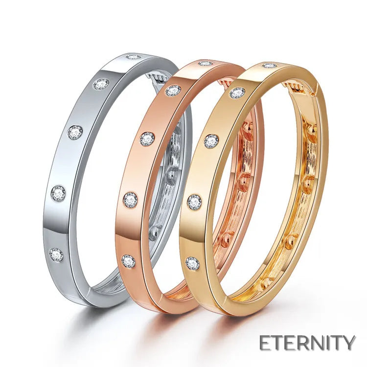 Brazaletes Modernos para Mujer: Diseño Liso con Acentos Brillantes en Tres Tonos - ETERNITY -